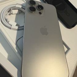 Like New Unlocked Apple iPhone 15 Pro Max 256GB Natural Titanium