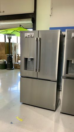 LG Counter Depth Zero Clearance 3- Door French Door Refrigerator $1,950