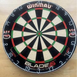 Winmau Dart board 
