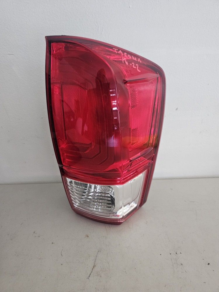 Toyota Tacoma 2016 2017 2018 2019 2020 2021 2022 2023 Right Tail Light