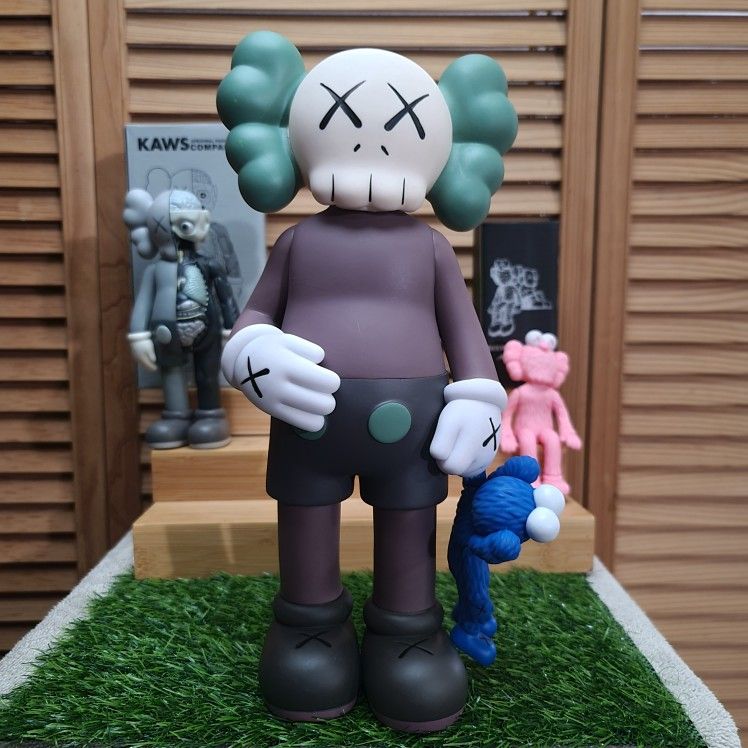 KAWS SHARE COMPANION color BROWN 12 inch