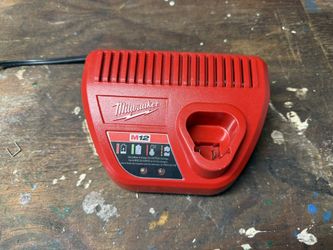 Milwaukee M-12 Charger