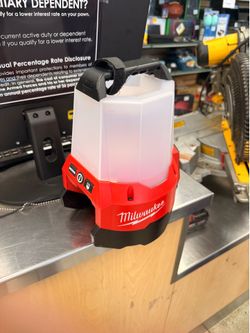 Milwaukee lamp