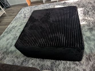 Brand Spanking New! 🖤 XXL Cloud Ottoman