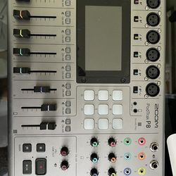 Zoom Podtrack P8  Podcasting Machine