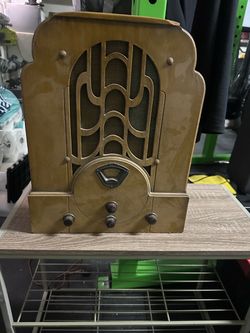 Vintage Art Deco Tube Radio