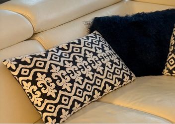 3 throw Pillows