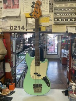 Fender Squier Mustang Bass