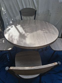 Round Dining Table with 4 Chairs