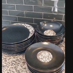Beautiful Dinner Plate Set For 8 People