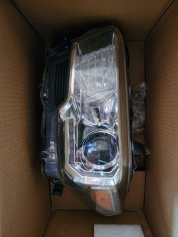 2017 tacoma driver headlight
