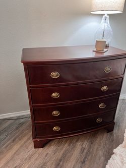 Cherry Wood 4-Drawer Dresser Chest