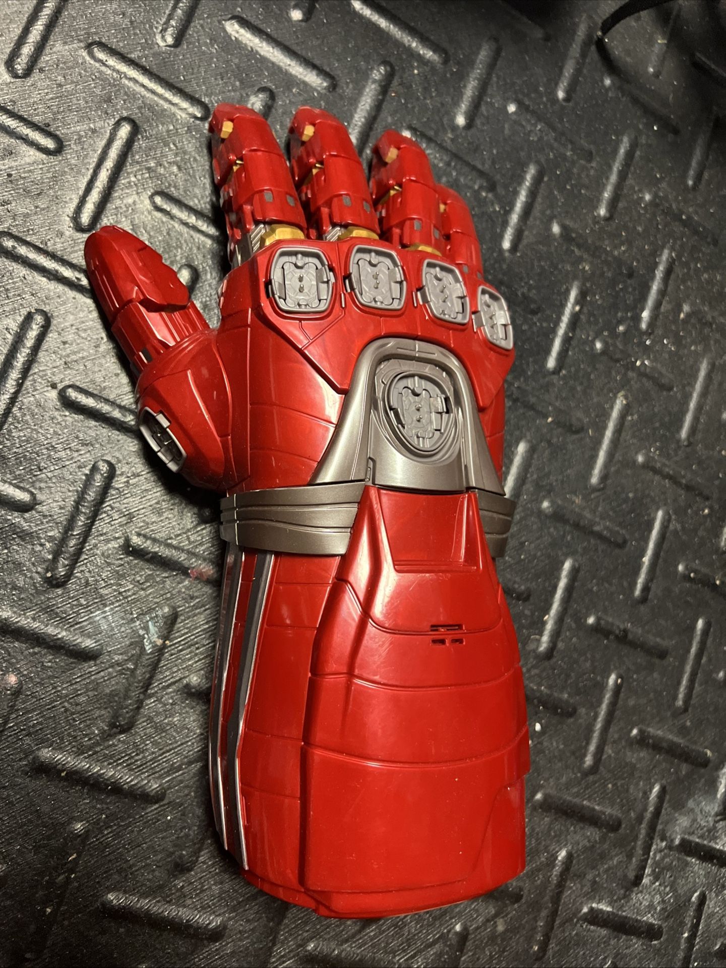 Disney Park Avengers Iron Man Infinity Gauntlet