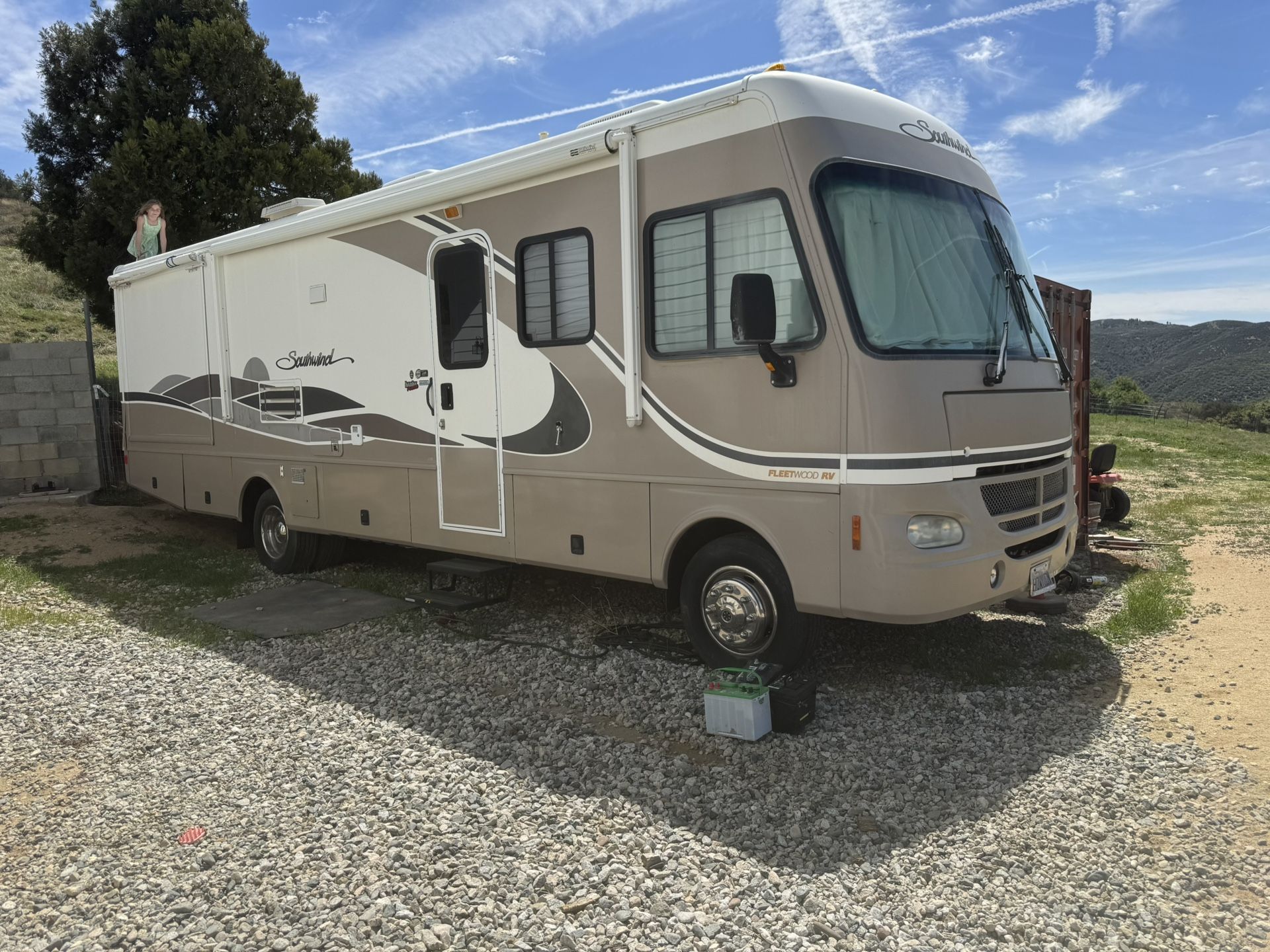 2004 32ft South wind Motor home
