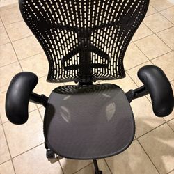 Herman Miller Mirra Ergonomic Office Chair – Perforated Flexible Back, Adjustable Arms & Mesh Seat (Harmonious Comfort)