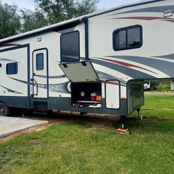  Selling a 2012 Heartland Road Warrior 415 Toy Hauler, 45 ft long and 16500 lbs weight, dry. 