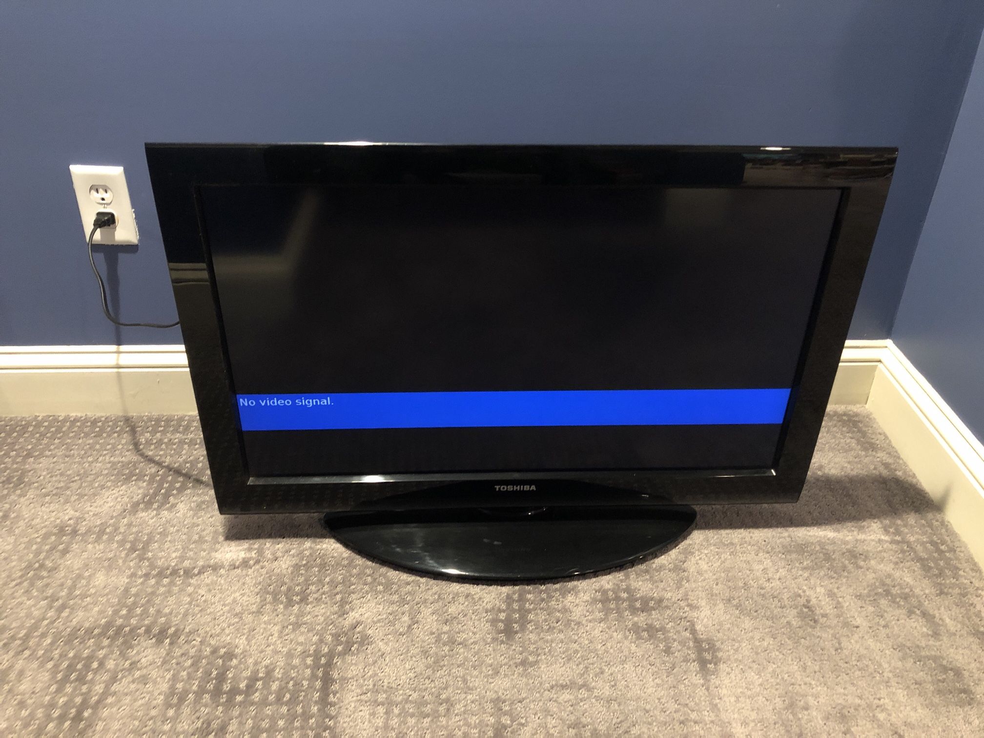 Toshiba 32” Flat Screen TV with Stand