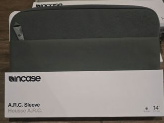 Incase A.R.C. Laptop Sleeve 14 Inch