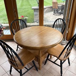 Kitchen / Dining Table & Chairs
