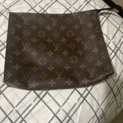 LV POUCH 
