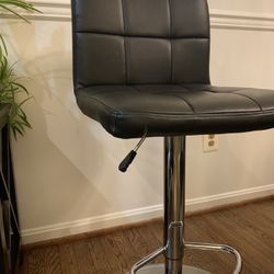 Modern Bar Stool Set Of 2. Only 25$ per Stool. 