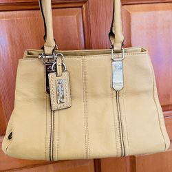 Vintage Tignanello Tan Leather Purse With Silk Lining 
