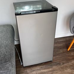 Frigidaire mini fridge