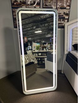 LED glam mirror! With Bluetooth! 🎶 💚📱