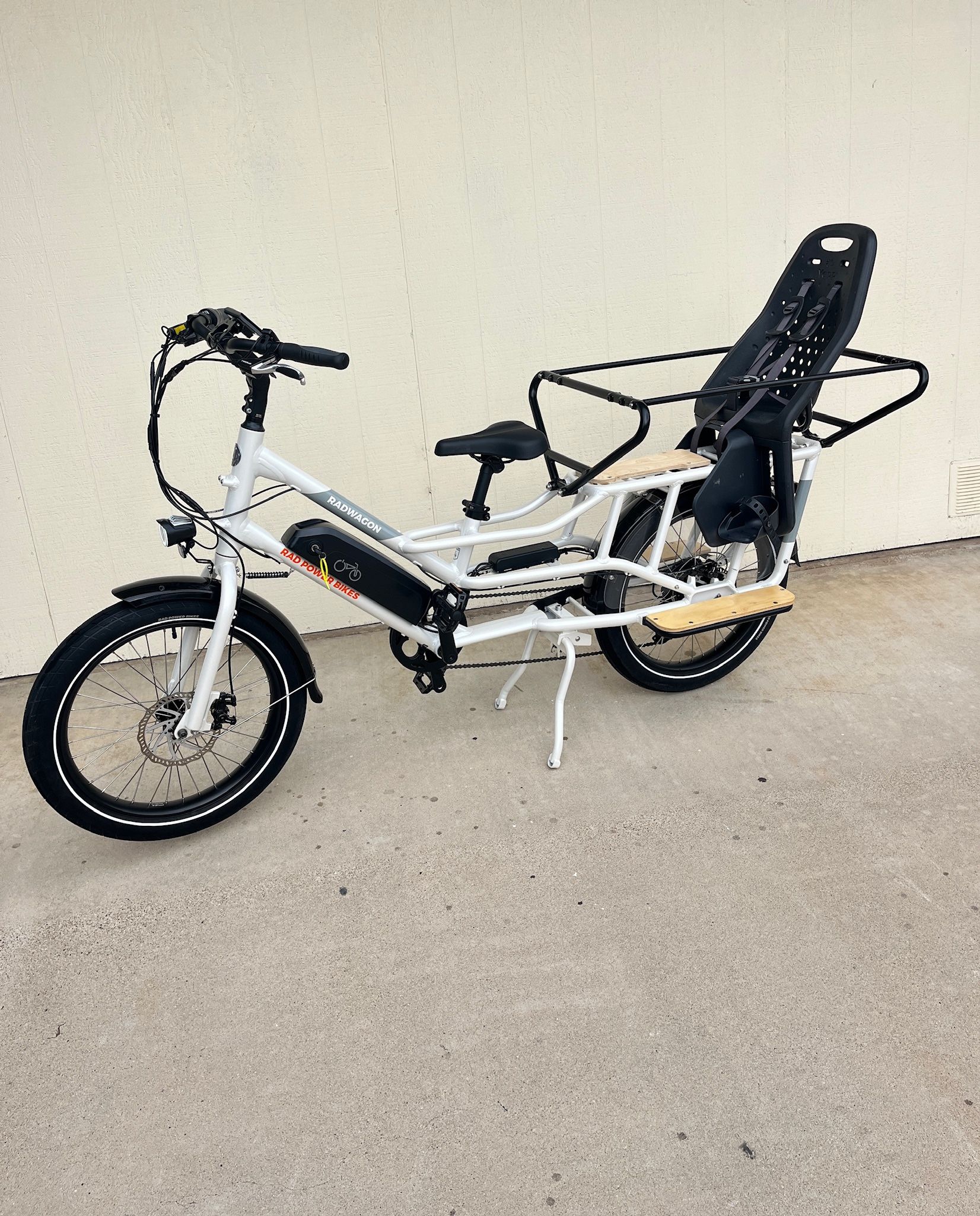 RadWagon 4 Bike + Thule Kids Seat