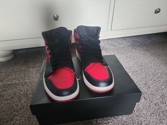 Air Jordan 1 Mid Banned 8.5