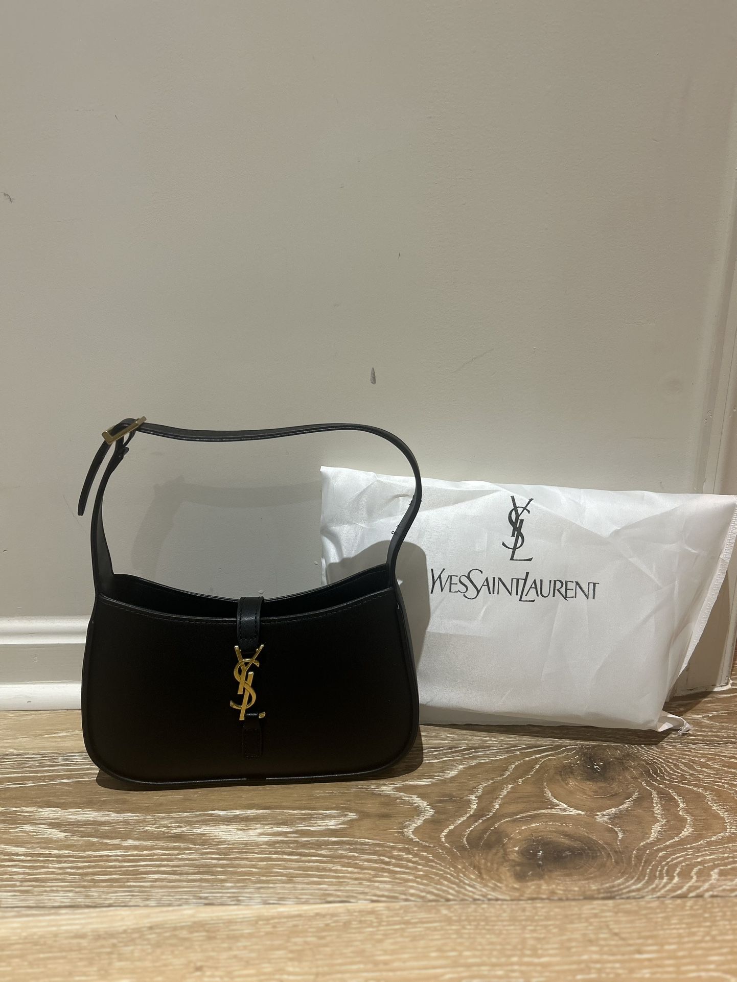 SAINT LAURENT Women’s Le 5 À 7 Mini Leather Shoulder Bag