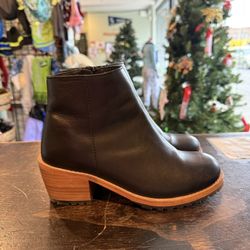 Patina Portland Chelsea Boots Women’s Size 8.5