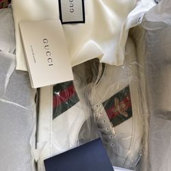 Gucci AUTHENTIC Ace Embroidered 'Bee'