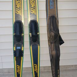 2 PAIR OF WATER SKI