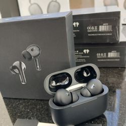 TRUE WIRELESS EARBUDS BRAND NEW 