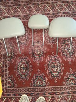 Set of 3 Car Headrests Light Gray Leather pickup only cash