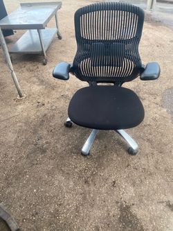 Black Mesh Office Chair with Armrests