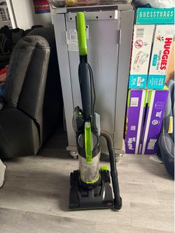 Bissell PowerForce Compact Turbo Bagless Vacuum – Great Condition