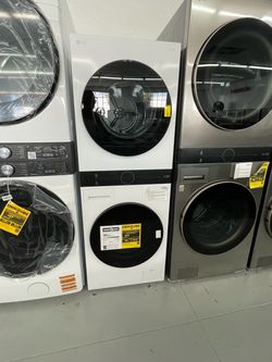 New LG 24in Compact Electric 220b Smart 2.4 Cu Ft Washer and Dryer 4.2 Cu Ft Ventless