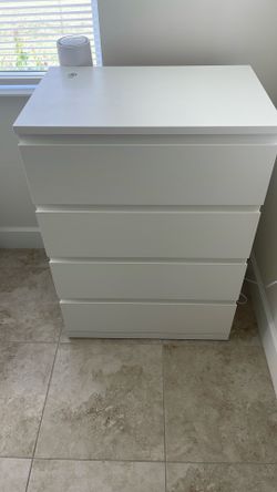 Cómoda de 4 cajones