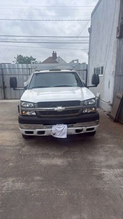 Duramax Diesel 3500 Chevy 2005 Royal Contractor Truck