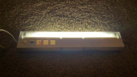 18" Florescent Under Cabinet Light Fixture