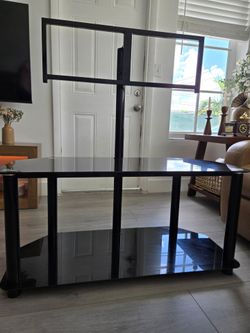 TV stand. Mesa para televisor