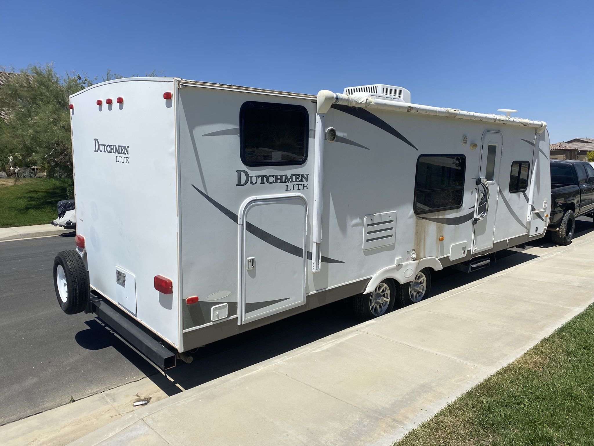 2011 Dutchman Lite 29 Ft Trailer