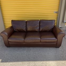 Very Comfortable Like New Couch! FREE DELIVERY 