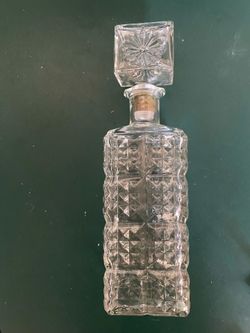 Clear Glass Decanter with Stopper