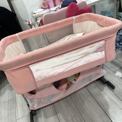 Baby bassinet pink