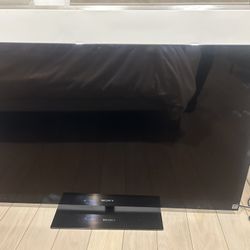 Sony Bravia HDTV with Wall Mount