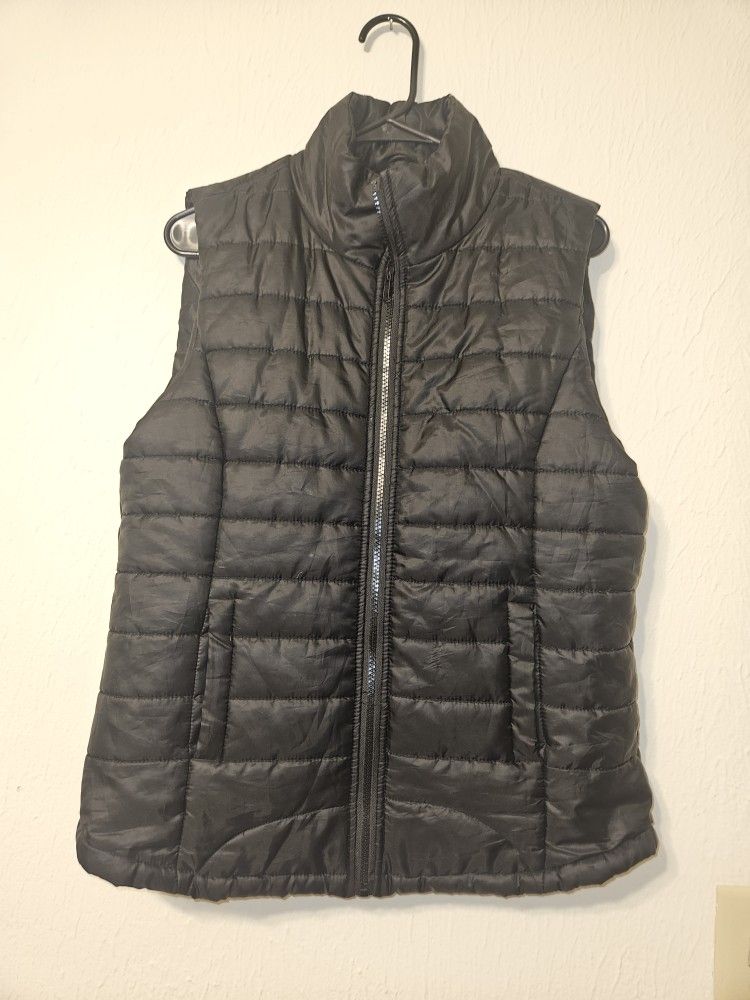 Women's Black Light Weight Vest From RUE 21