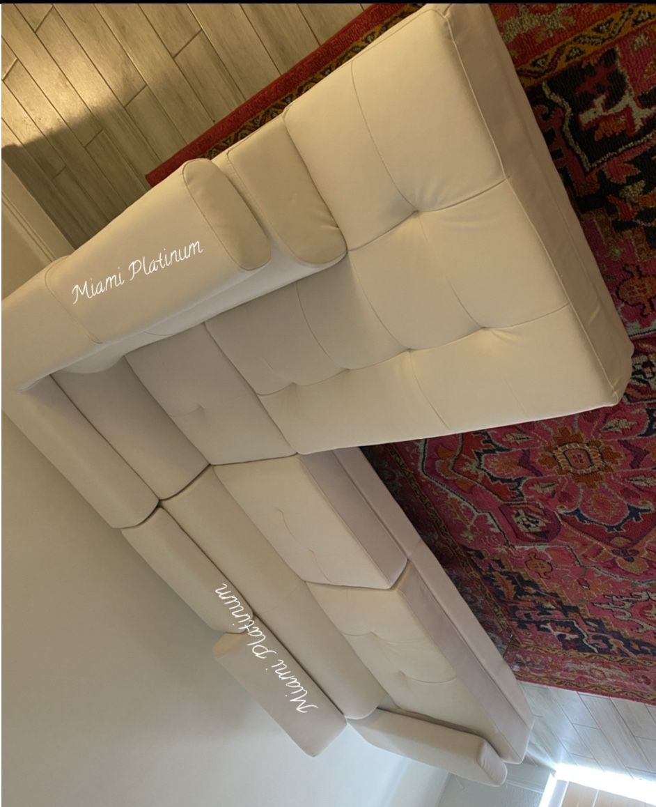 Sectional /// Financing Available